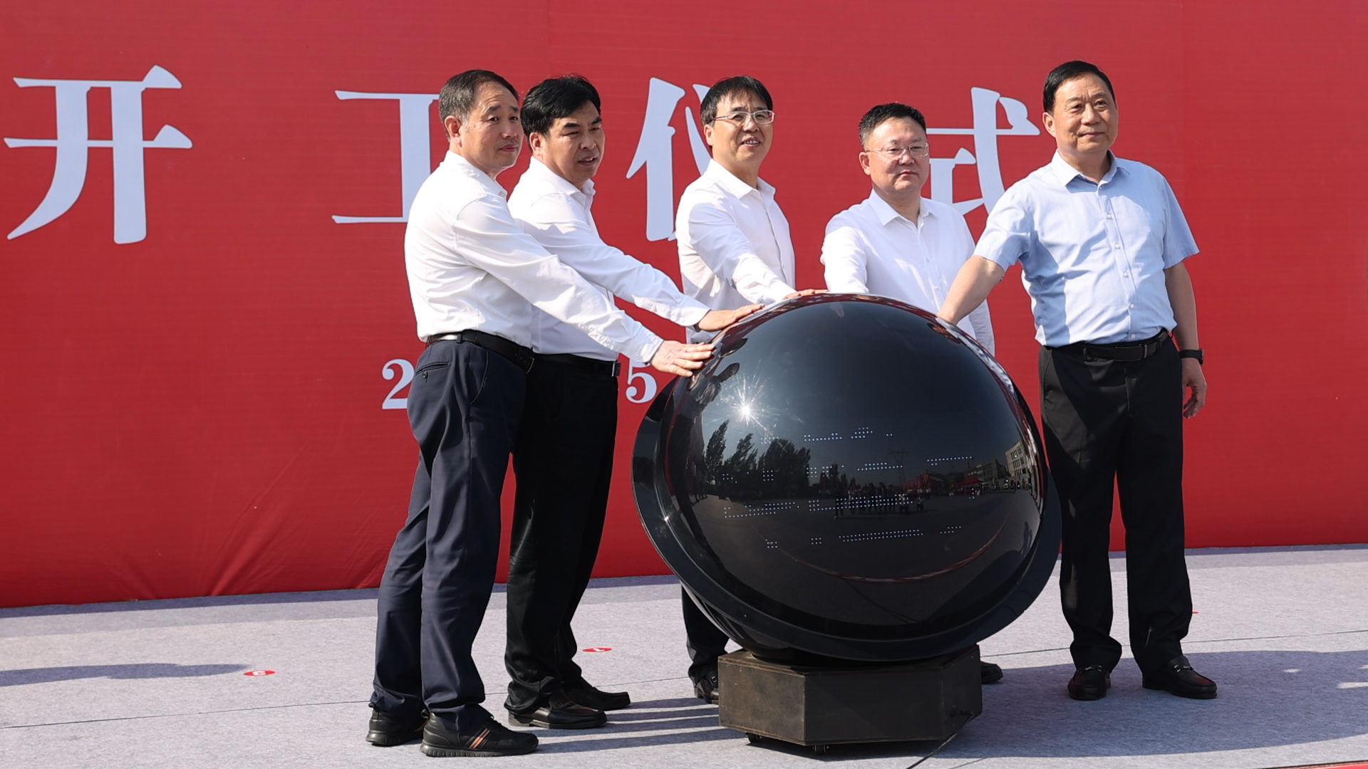 奋战二季度 确保"双过半"!新乡红旗区14个项目集中开工