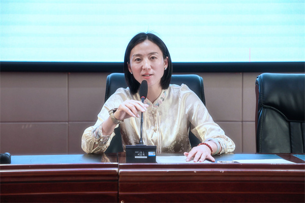 会议伊始,团委书记唐冉首先向与会人员介绍了学生调解工作的运行情况.