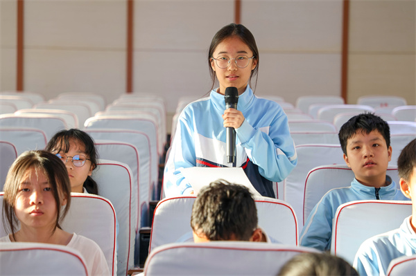 会议伊始,团委书记唐冉首先向与会人员介绍了学生调解工作的运行情况.