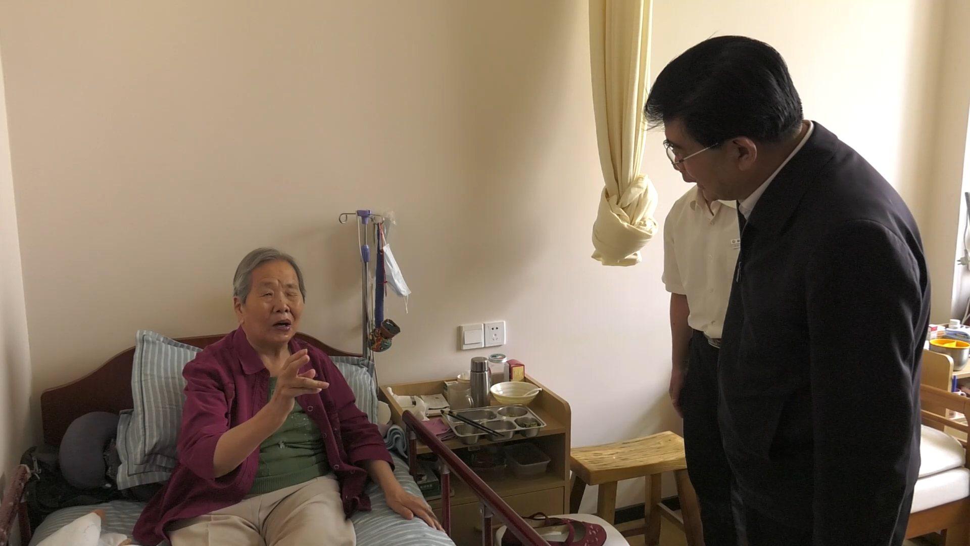 常委会副主任何金平带领调研组及部分全国,省人大代表到安阳,新乡两市