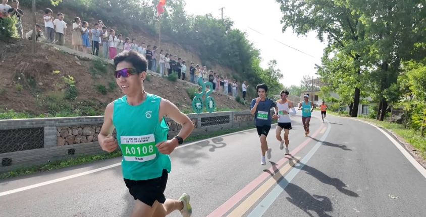洛阳嵩县举行"中原药谷"杯田湖万亩丹参基地马拉松赛