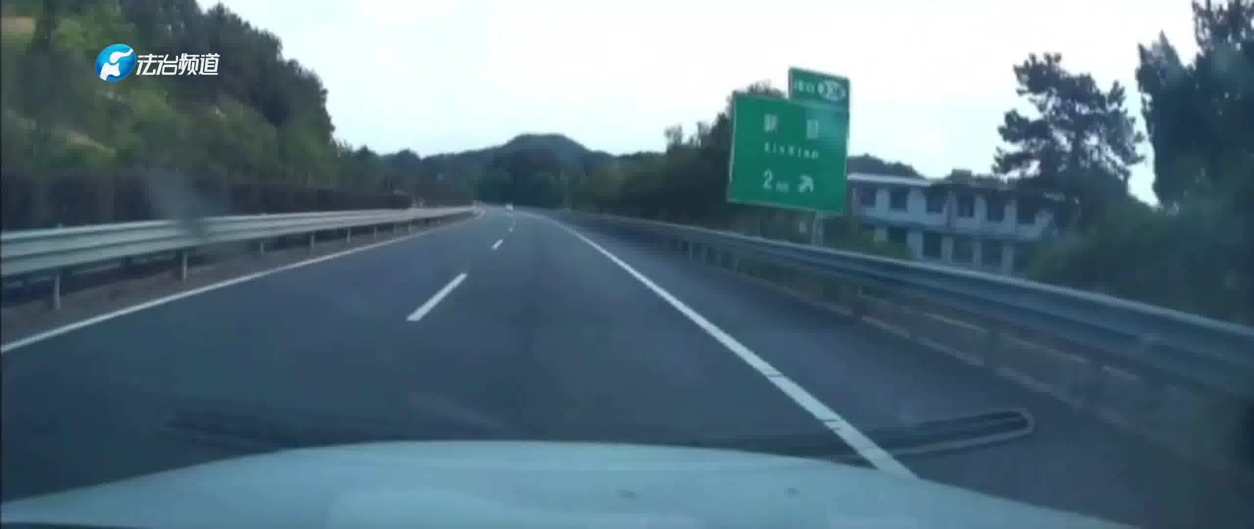 【信阳高速交警】危险!应急车道"硬挤"超车酿事故