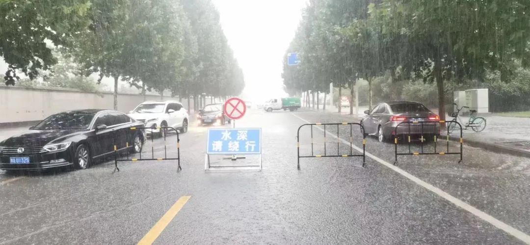 河南郑州：暴雨来袭时，背后是这群人在全力备战