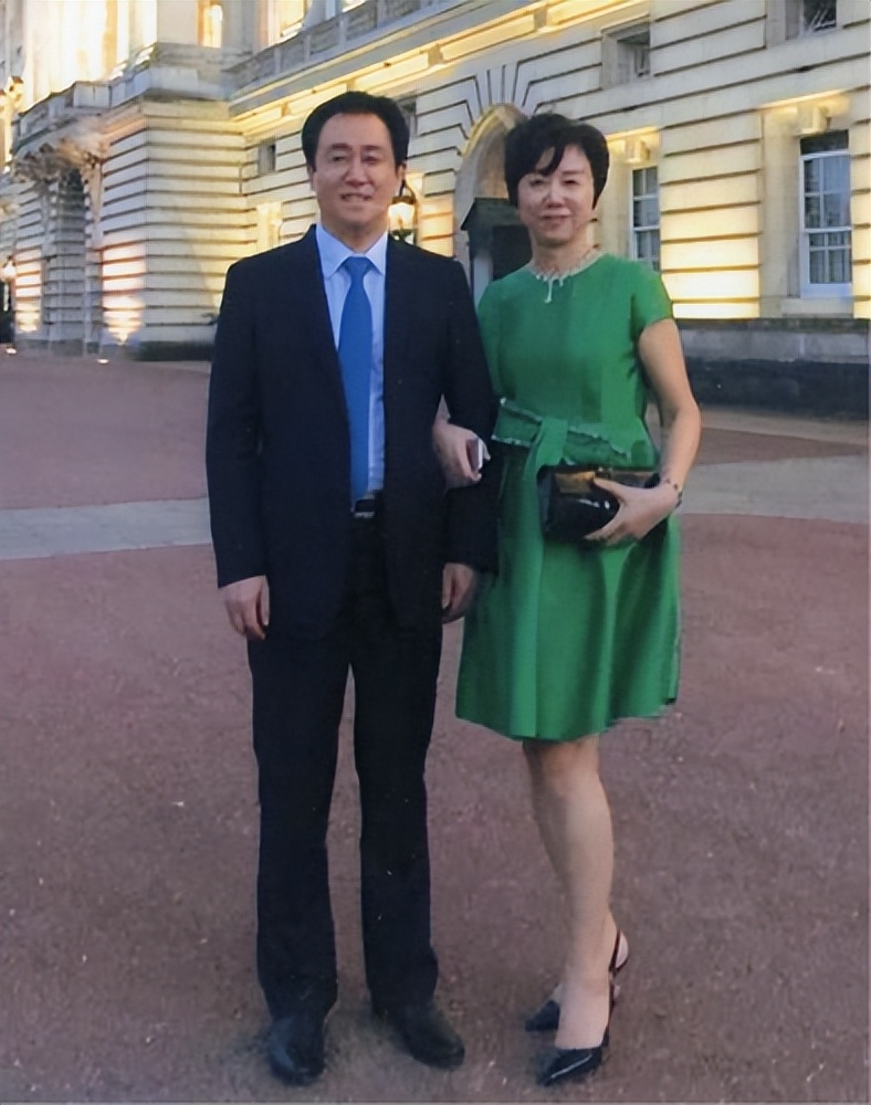 大象夜读恒大公告许太称呼消失许家印你还要老婆吗