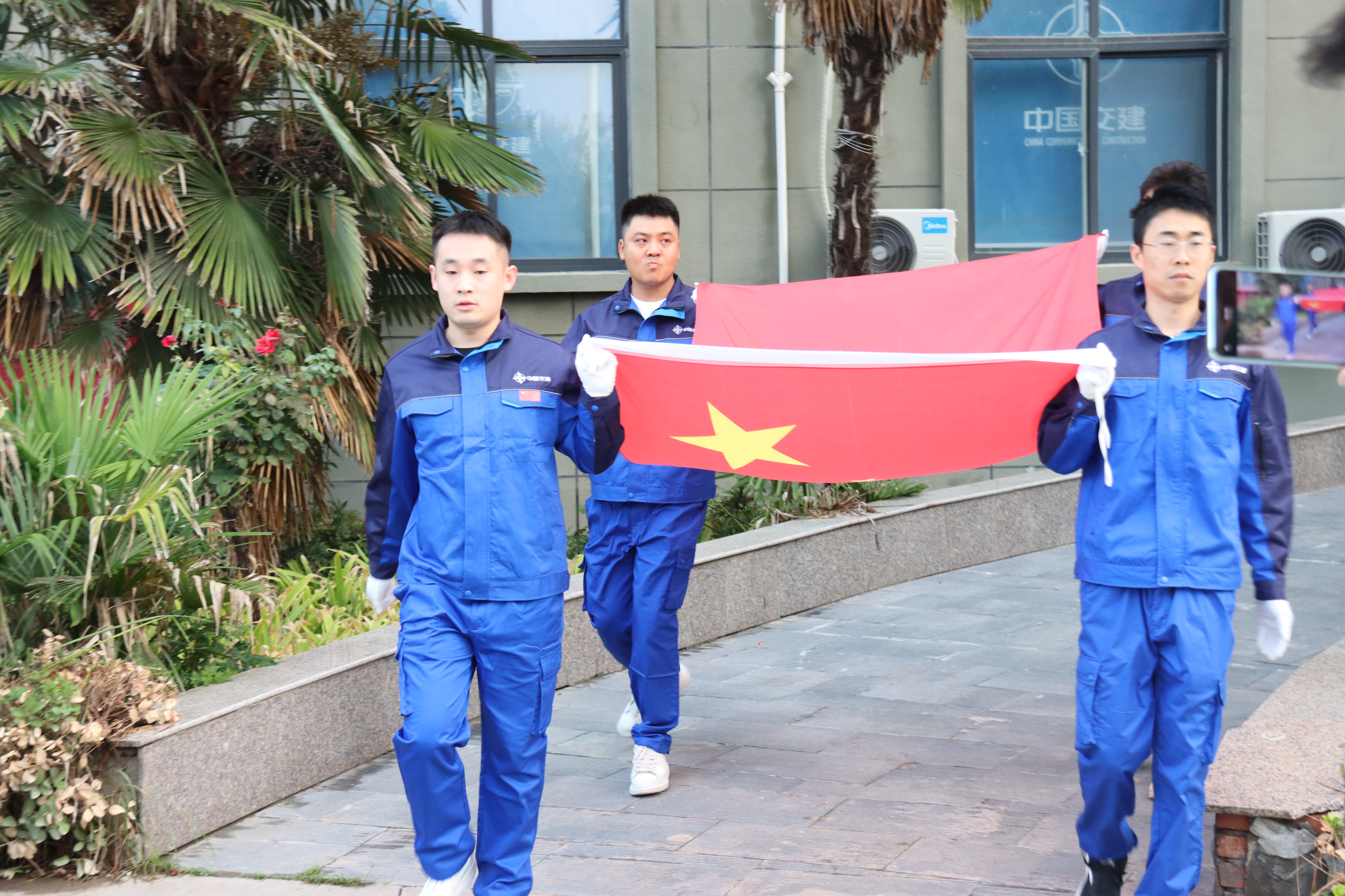 新乡S227项目：升国旗 迎国庆