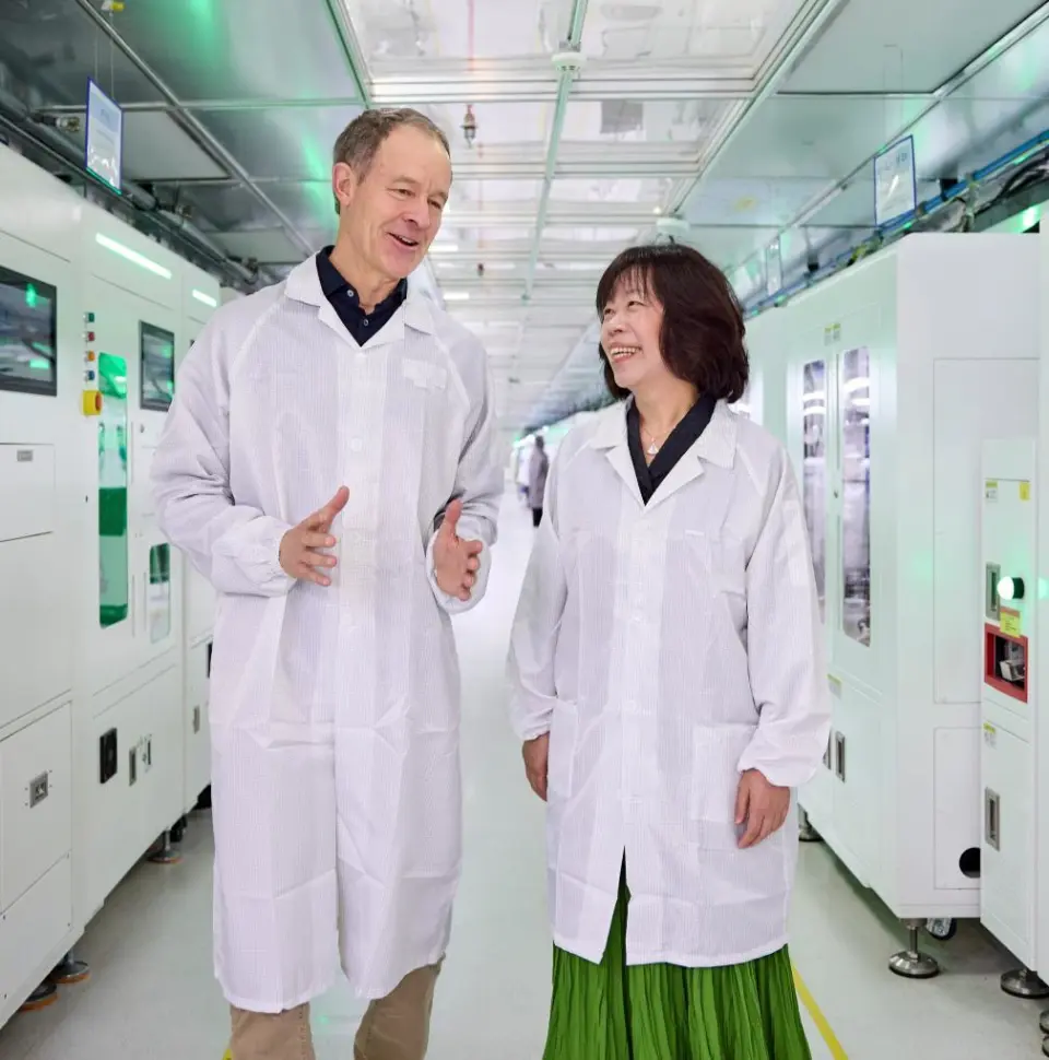 与立讯精密创始人王来春参观立讯精密位于江苏苏州的iphone总装工厂