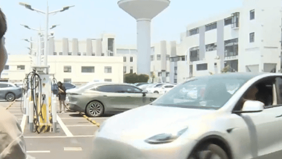 車頂比錢包富有！外企高管失業開網約車收入翻倍｜大象夜讀