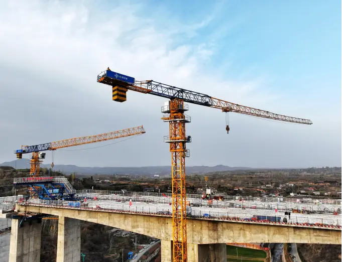 中交二公局河南郑洛高速2标项目庙路河大桥连续刚构全幅顺利合拢