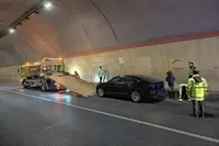 刹车失灵以时速115狂奔490公里，车主获救时全身瘫软