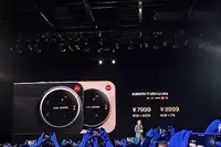 卢伟冰将7999元小米新机口误成799元 全场震惊