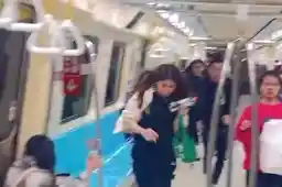 台北地铁再度上演“大逃亡”：男子大声咆哮猛砸车窗