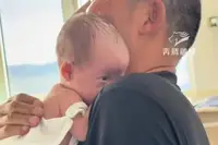 女子母亲去世爸爸悉心照料坐月子