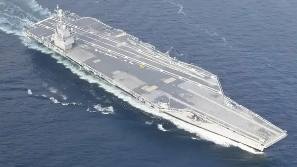 施压伊朗，美军最大航母先“垮”了？马桶天天堵，船员心态崩