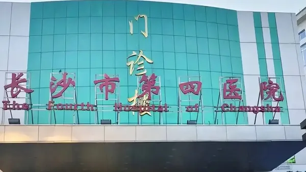 被当成“骗子”也没放弃，医生“疯狂”来电救回19岁小伙