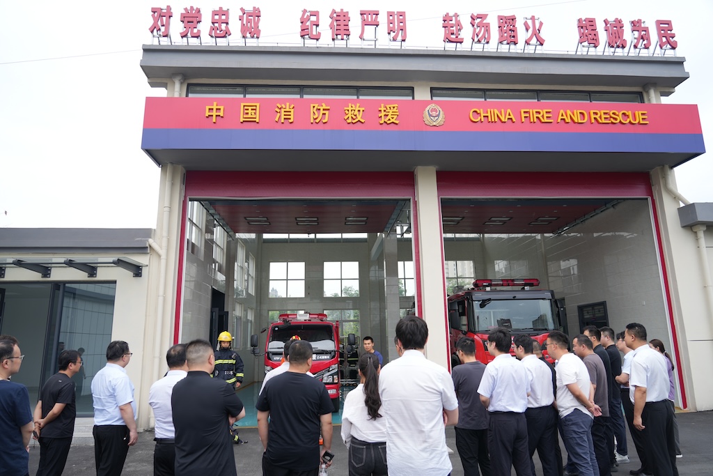零距离学消防 实打实筑安全——中原银行信阳分行开展安全生产月消防科普实践活动