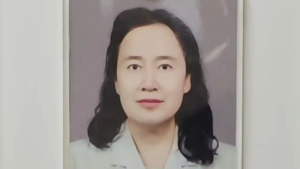 10级美颜证件照爆火的医生又更新照片 近半个月门诊已约满