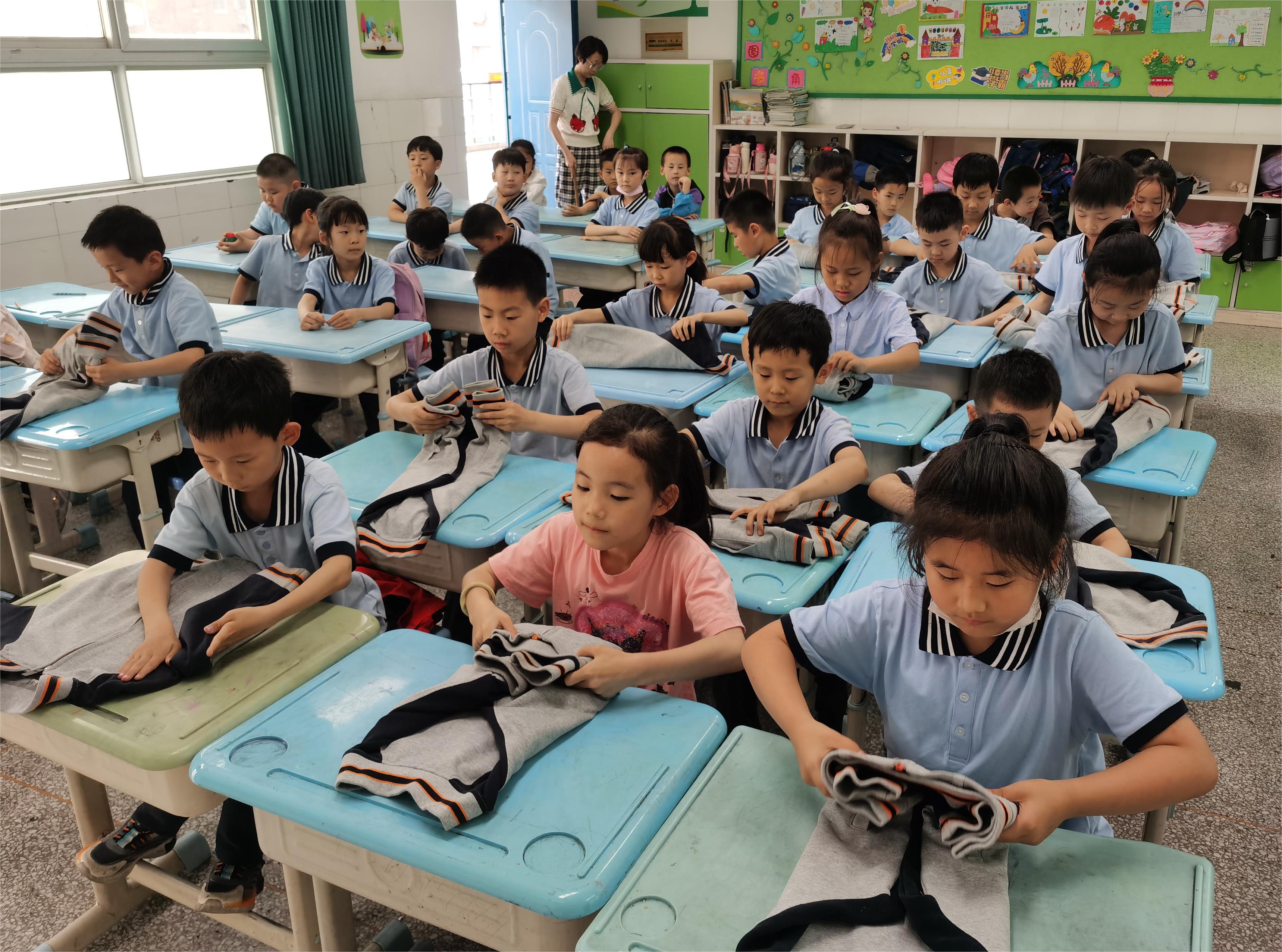 郑州市金水区工人第一新村小学依托学校劳动教育周,举办"劳动励心智