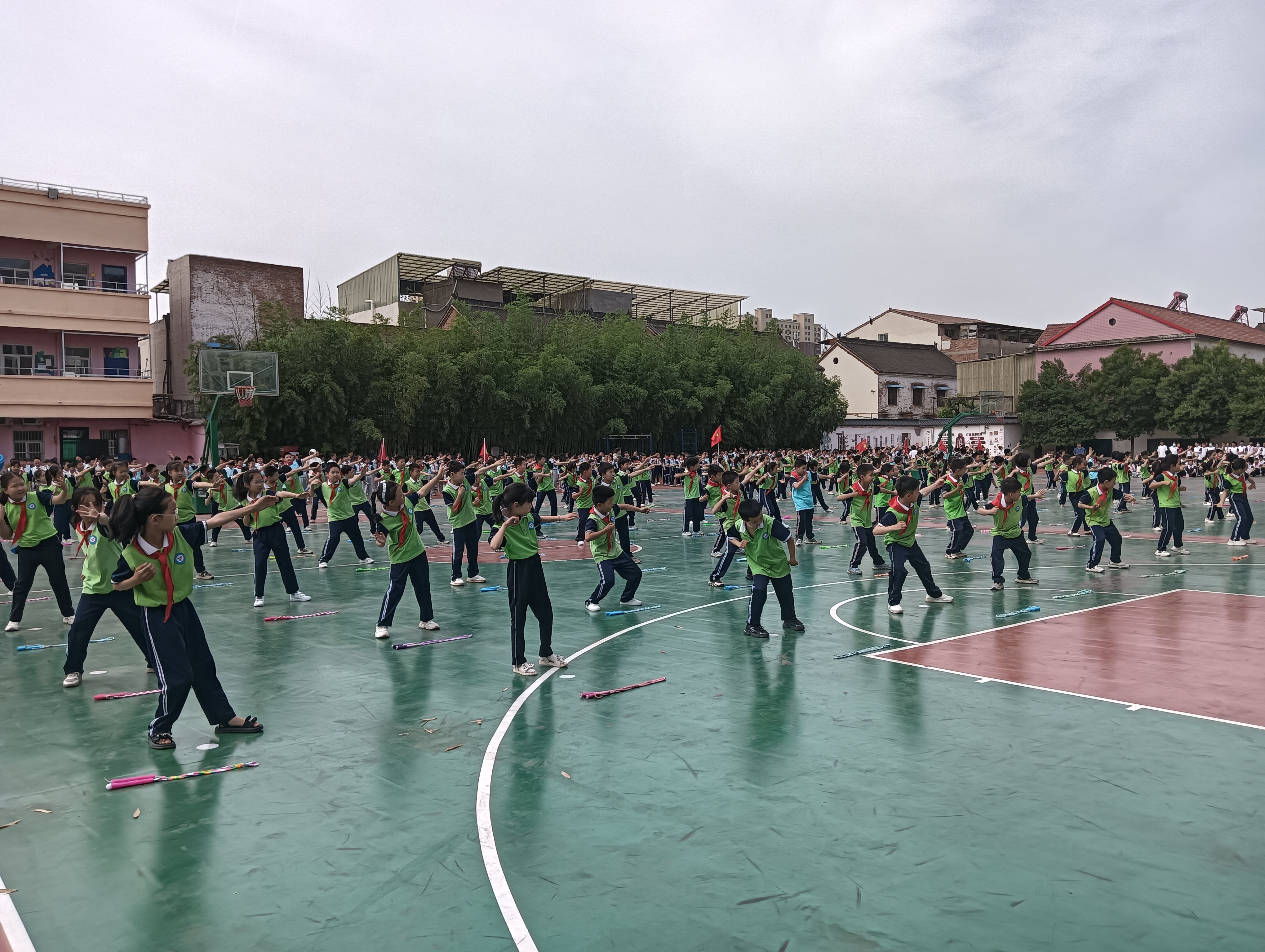 济源市文昌路小学举行"七彩阳光"课间操比赛