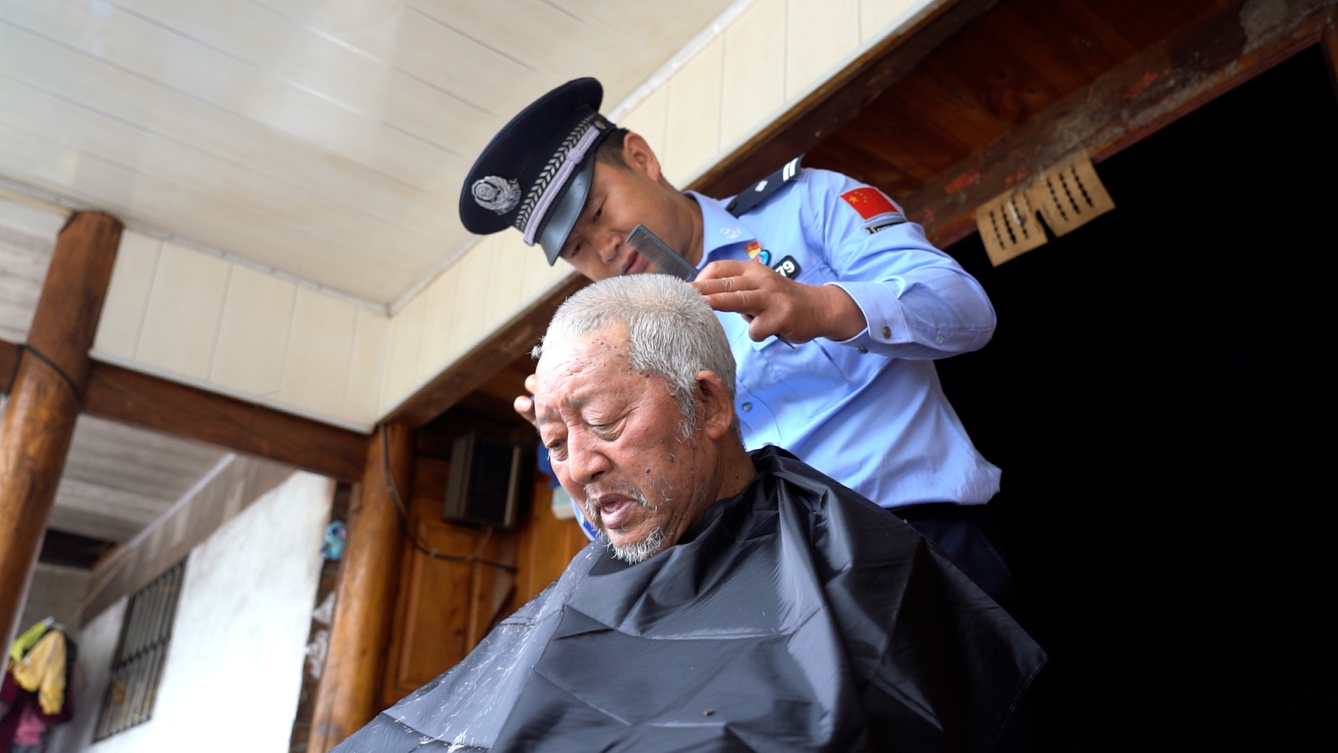 在云南边境 我遇到了一个"假警察"