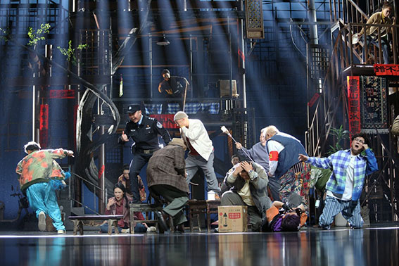 方言话剧《老家》在河南艺术中心大剧院精彩亮相