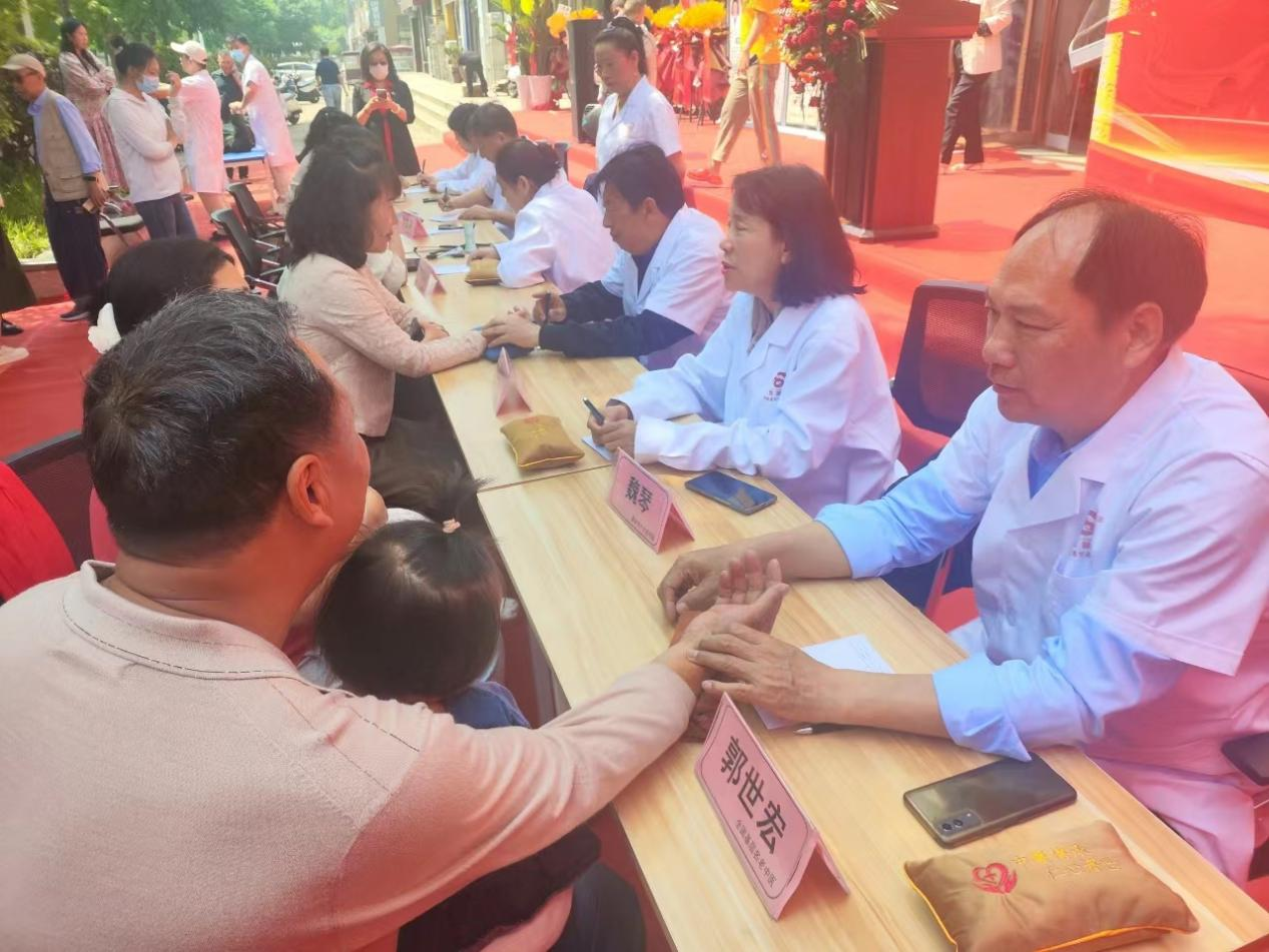 新乡市十大名中医魏琴,新乡市中医学科带头人杨梅,新华医院副院长刘