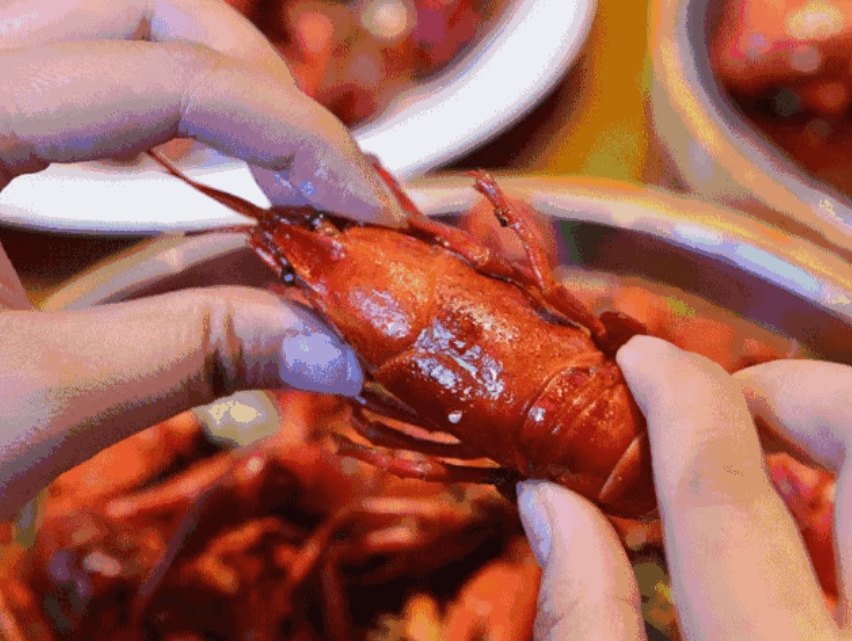 小龙虾真的很脏吗？医生：这样吃才健康！