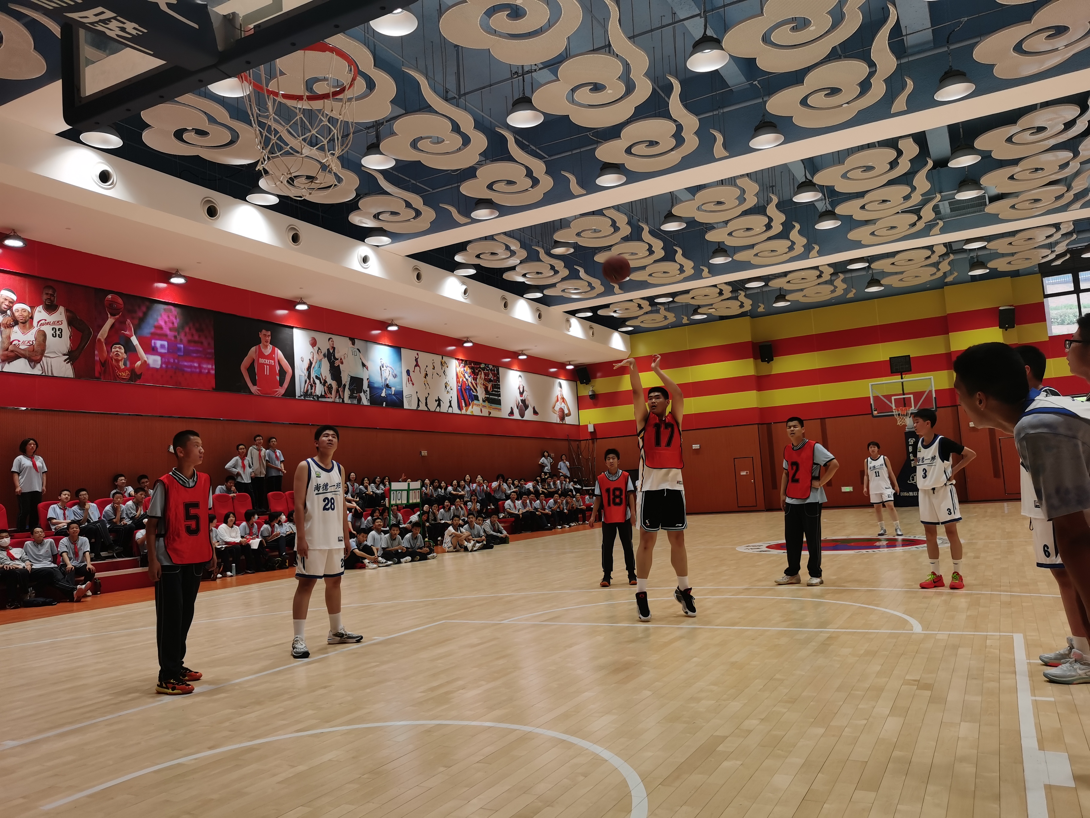 郑州八中春季综合运动会之篮球联赛拉开帷幕