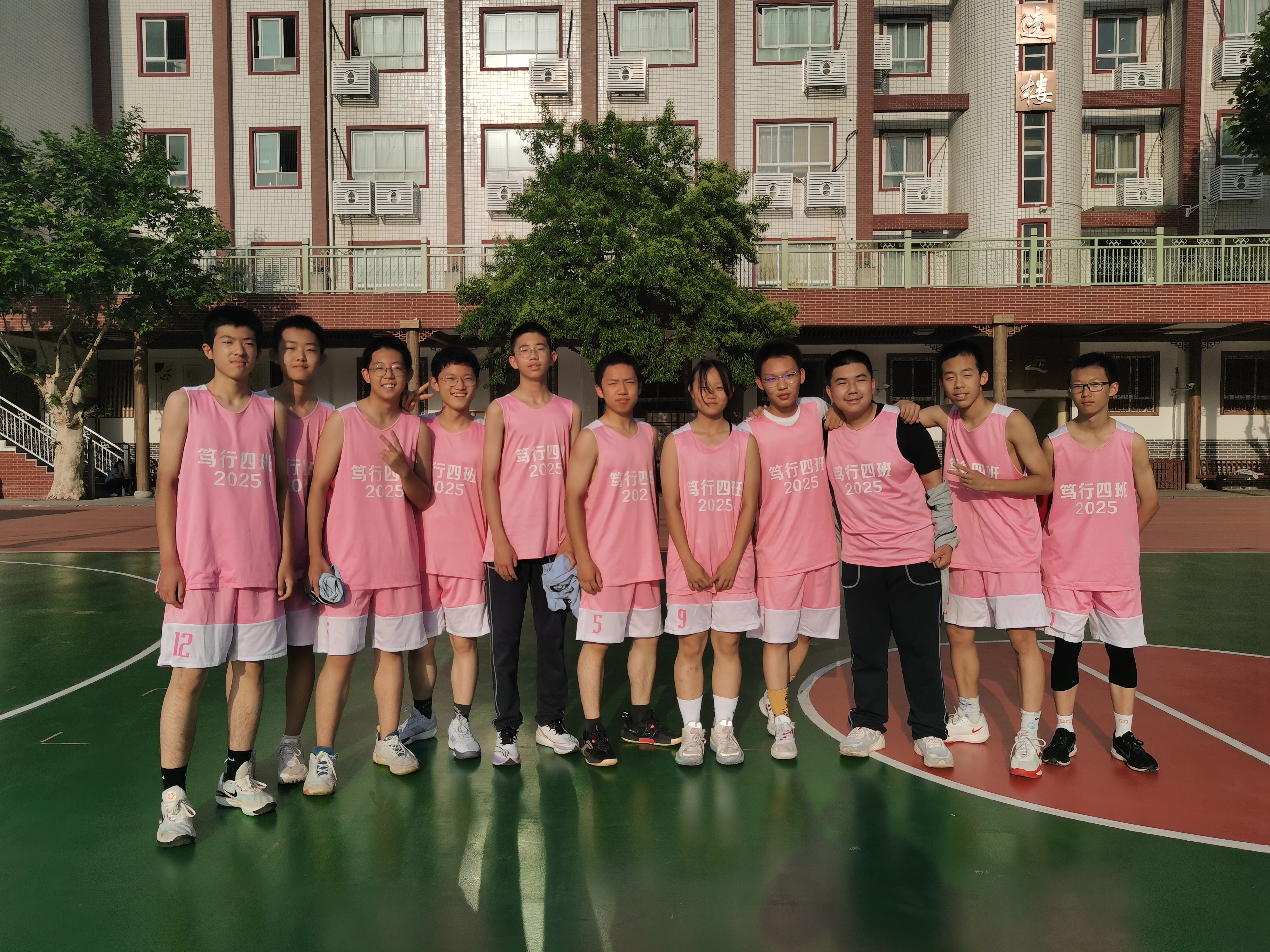 郑州八中春季综合运动会之篮球联赛拉开帷幕