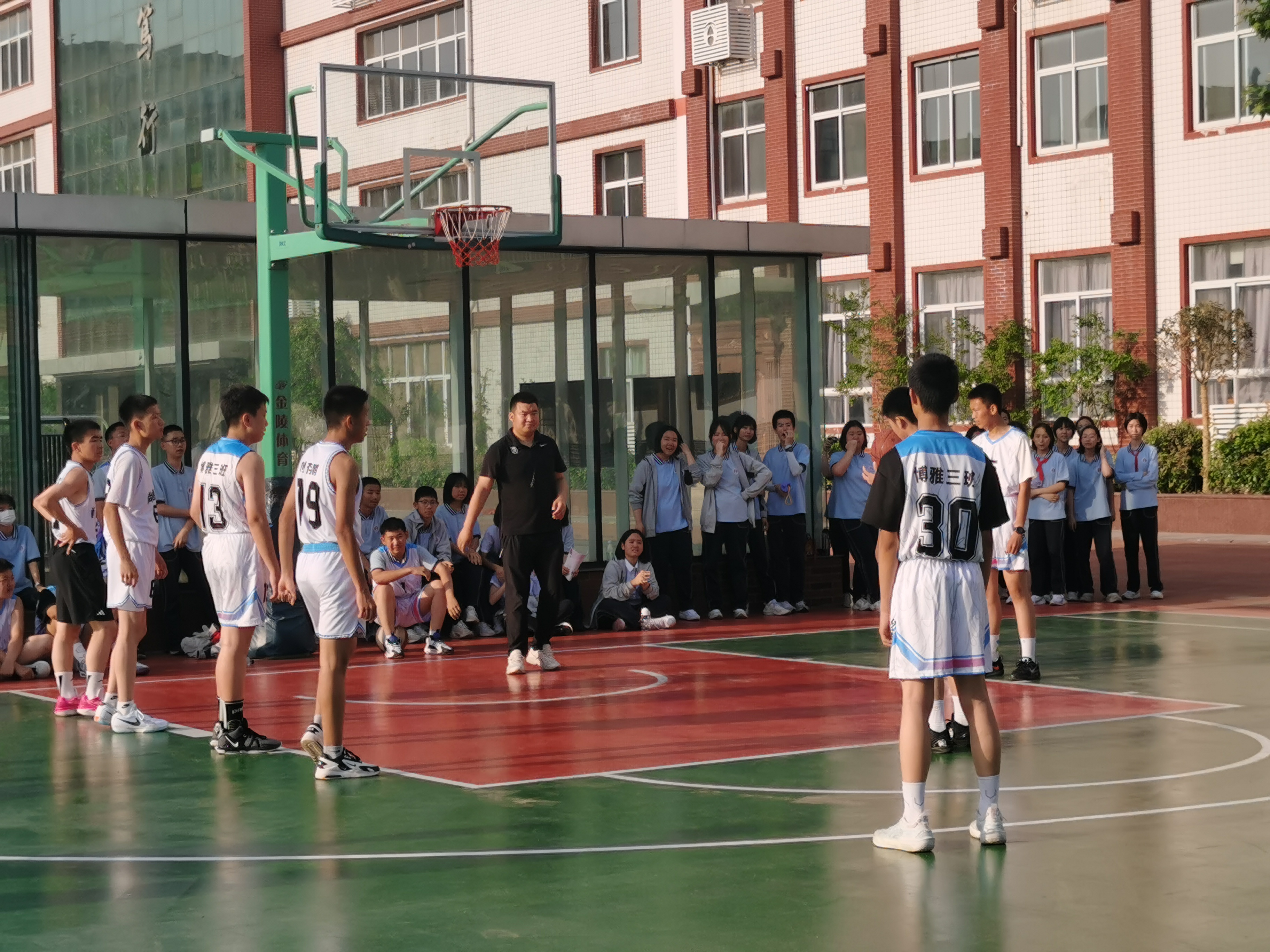 郑州八中春季综合运动会之篮球联赛拉开帷幕