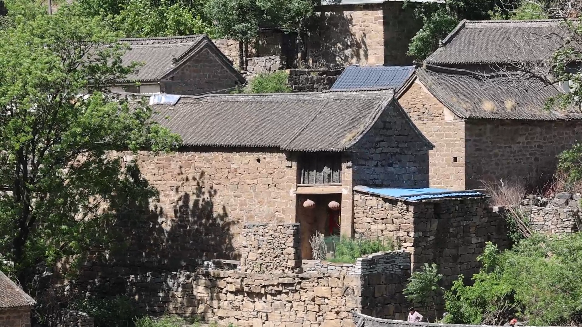 位于南太行深山区的卫辉市狮豹头乡里峪村,始建于明末清初,是中国第五