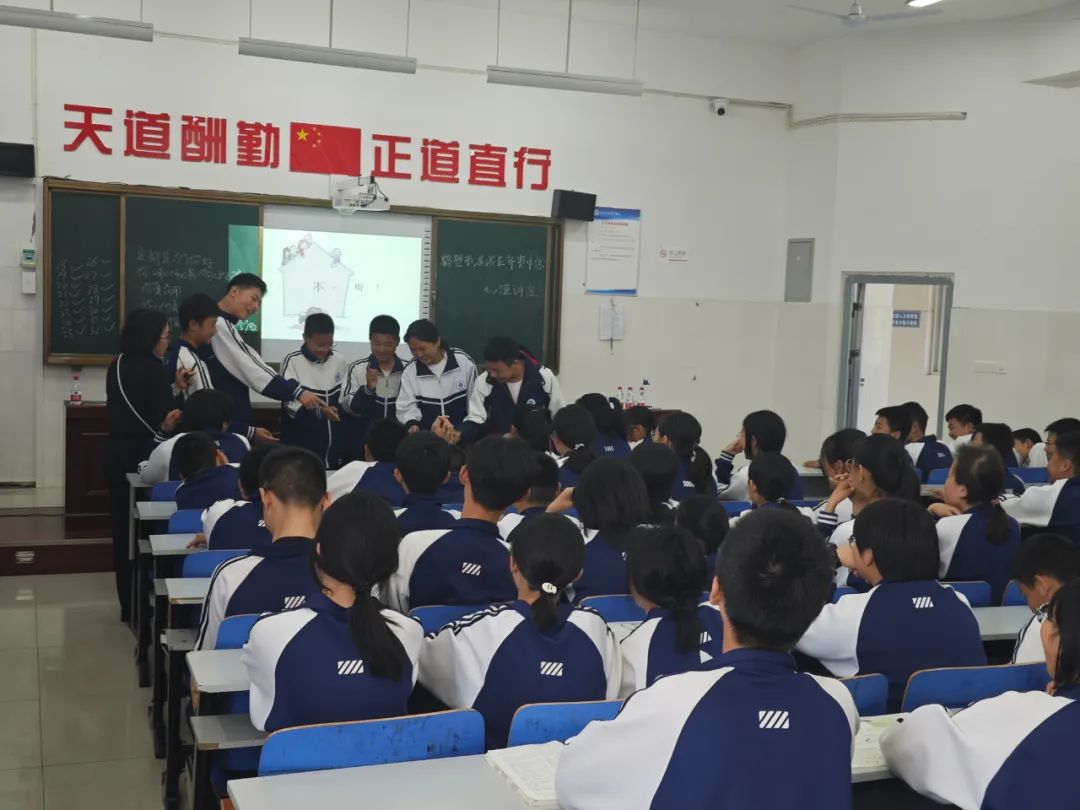 当天的活动分为4个会场,分别是湘江中学,齐贤中学,福源中学和淇滨区