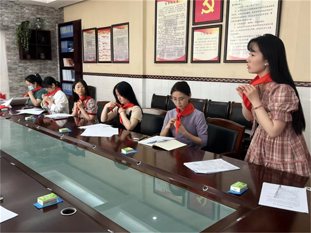 郑州市管城区创新街小学开展一年级队前教育活动