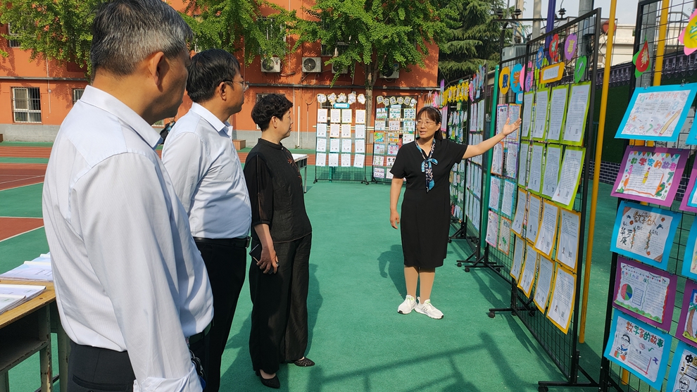 安阳市梅东路小学:举办数学阅读能力培养"现场观摩活动