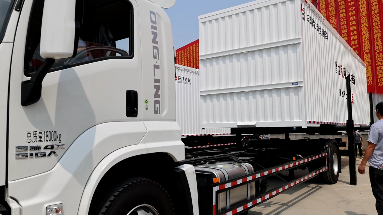 这款"封丘造"的新型甩厢车 ,将推动物流运输模式升级