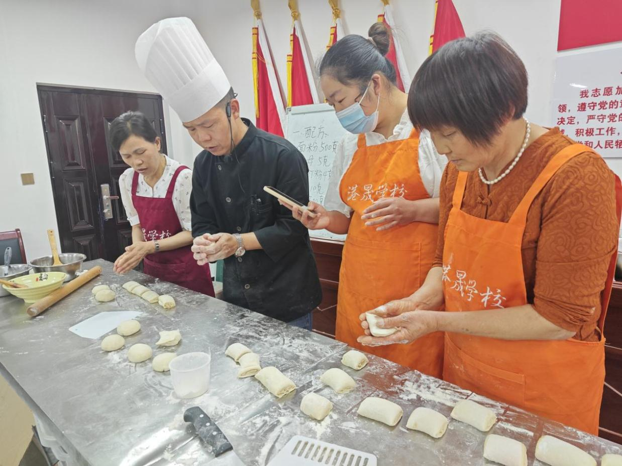 郑州航空港区八千办事处开展"中式面点"就业技能培训活动