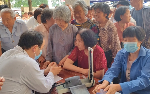邓州市罗庄镇卫生院开展“世界家庭医生日”宣传活动