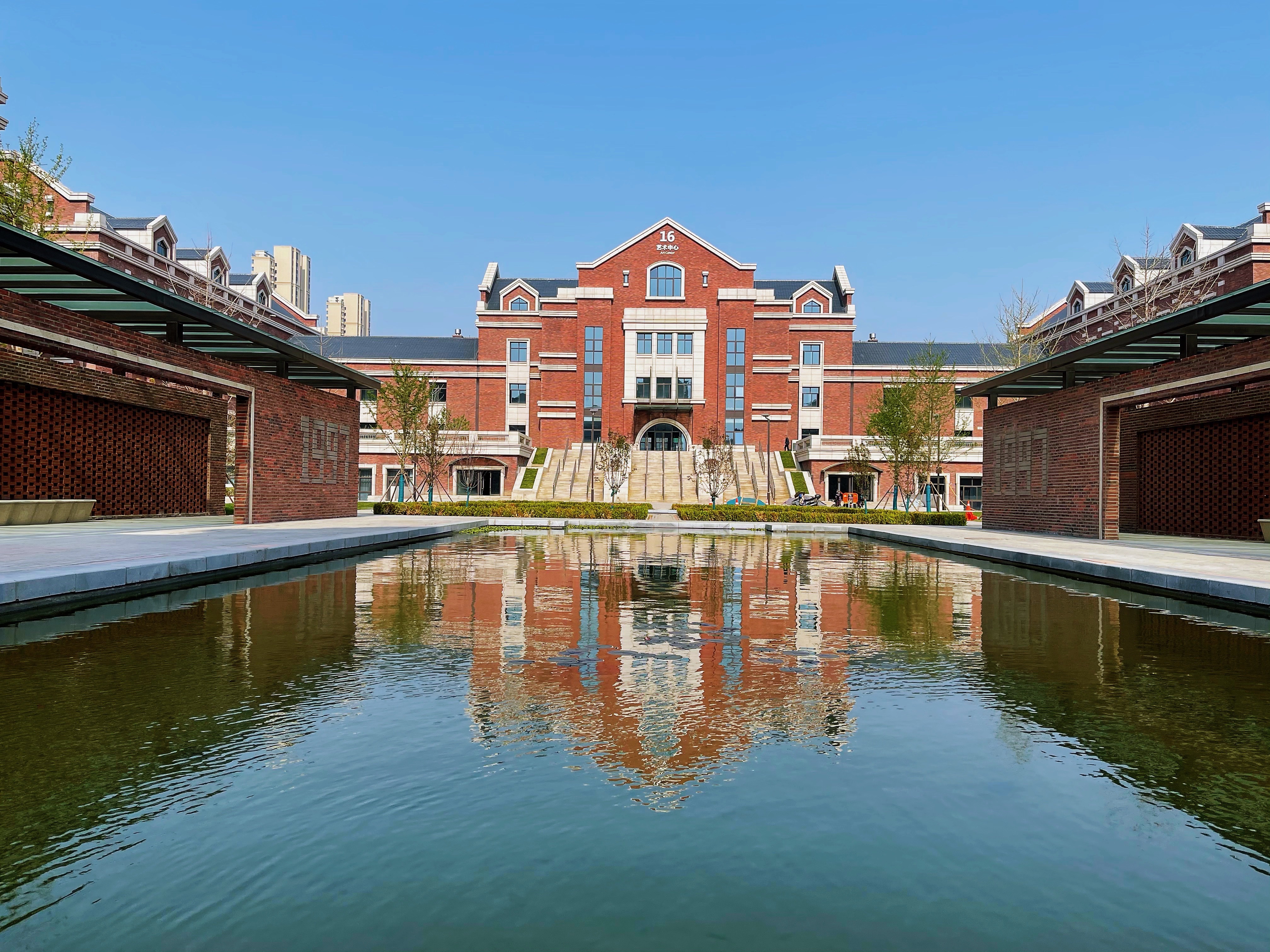 郑州中学为学生铺实"成长路" 搭好"成才梯"