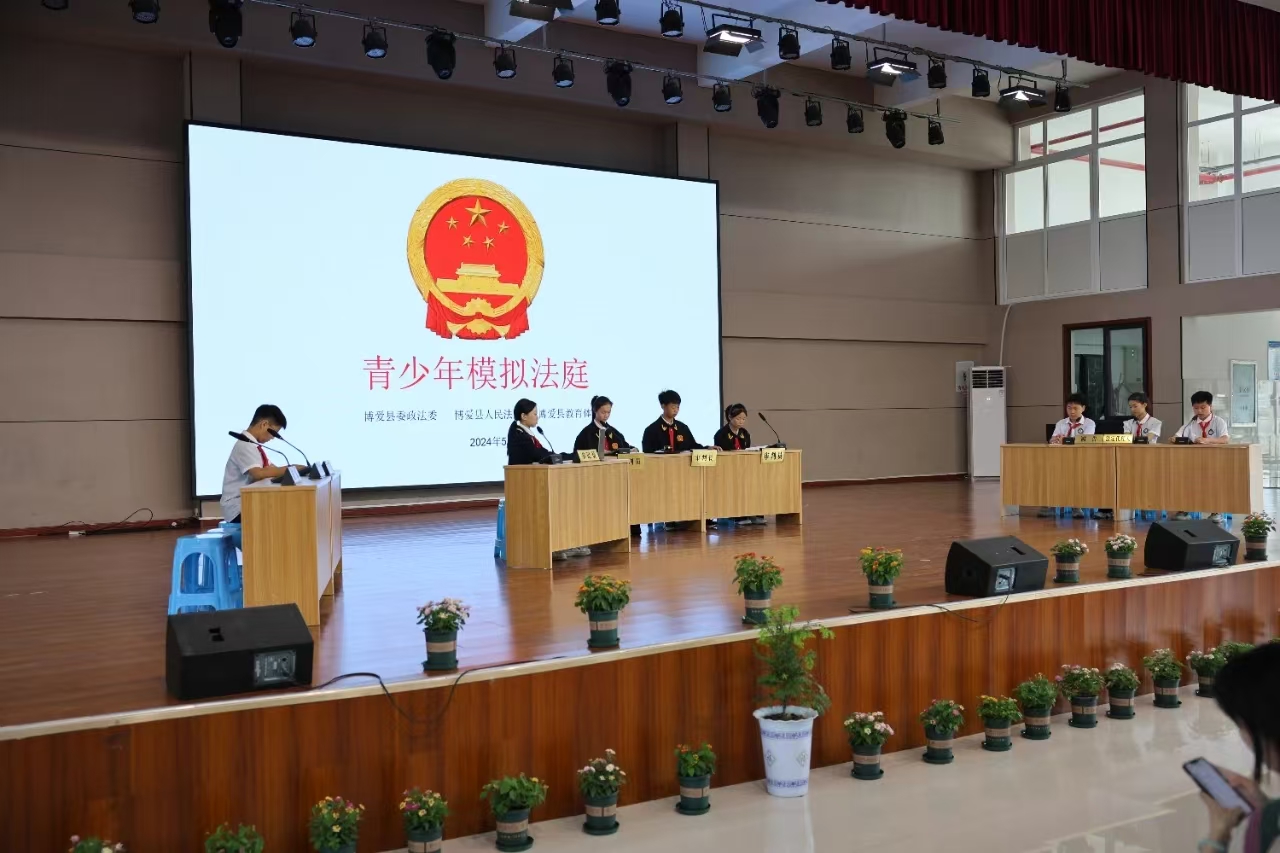 模拟法庭进校园 法佑少年零距离