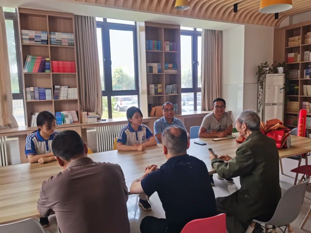 世纪老人归省故里 赤子之心守望教育