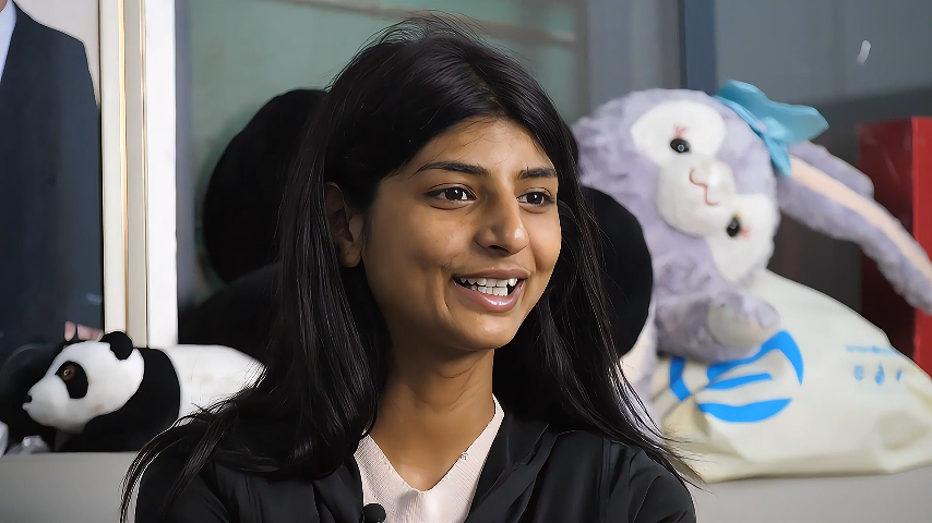 网红"小黑妮"在农村长大,摸鱼爬树全都会,从小就被叫黑妮-大象网