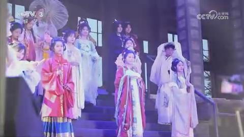 【央视关注河南郑州】华服巡游秀 感受国风国潮之美