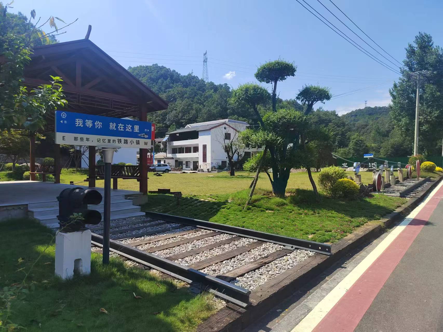 "幸福高铁"开进铁路小镇