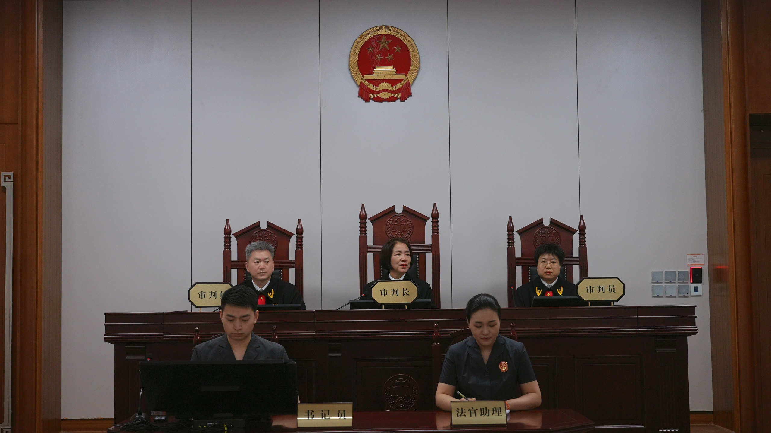 出借手机号一小时挣两百 真"刑"!| 庭长说