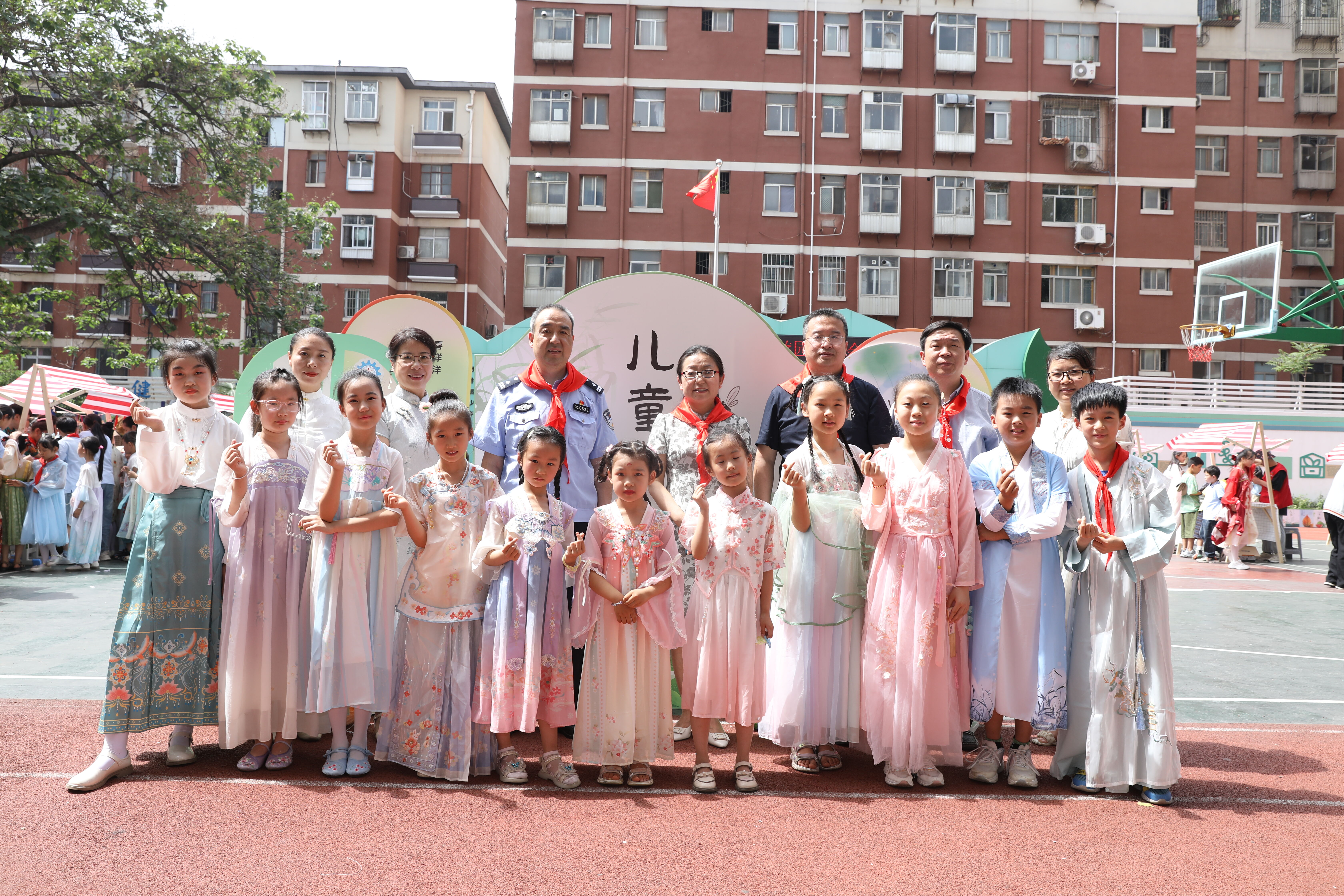 工人第一新村小学开展迎六一传统文化体验暨综合素质展示活动