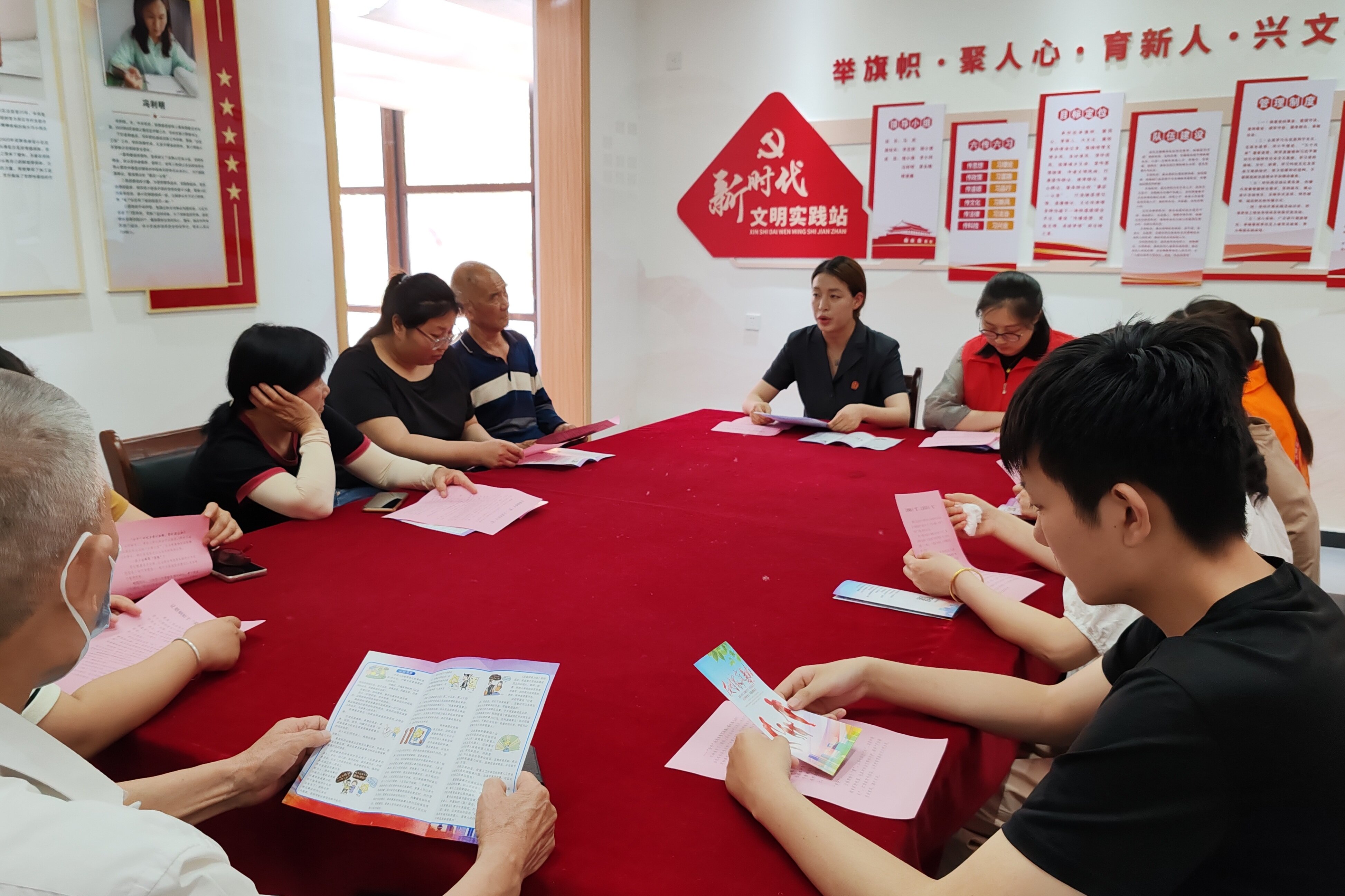 武陟法院进社区开展“抵制高额彩礼，共树文明新风”普法宣传活动