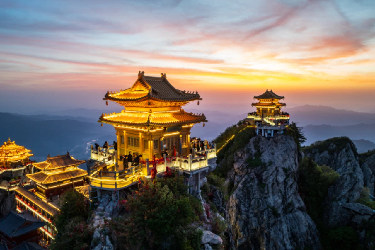 老君山风景名胜区老君山风景名胜区为国家aaaaa级景区,这里不仅有壮丽