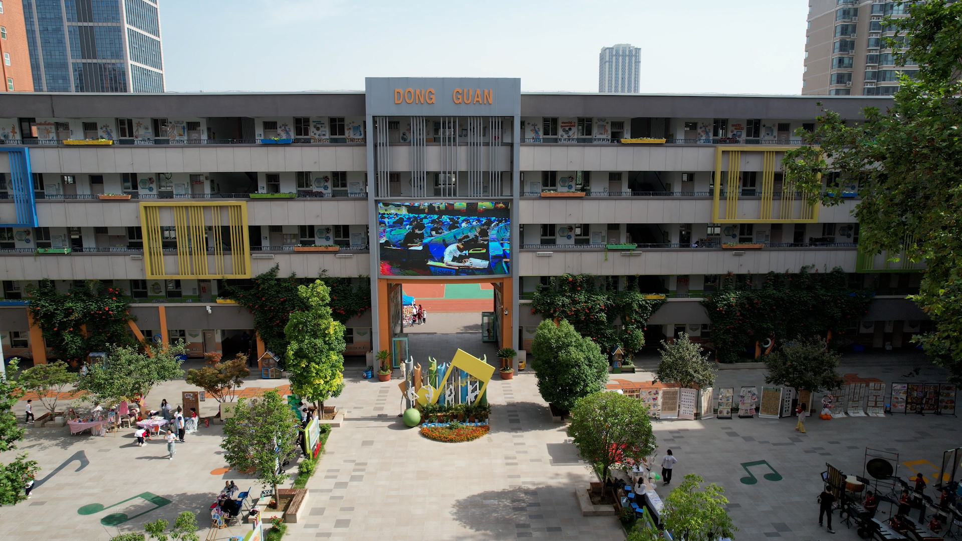 东关小学庆六一活动精彩纷呈,共绘童年多彩画卷