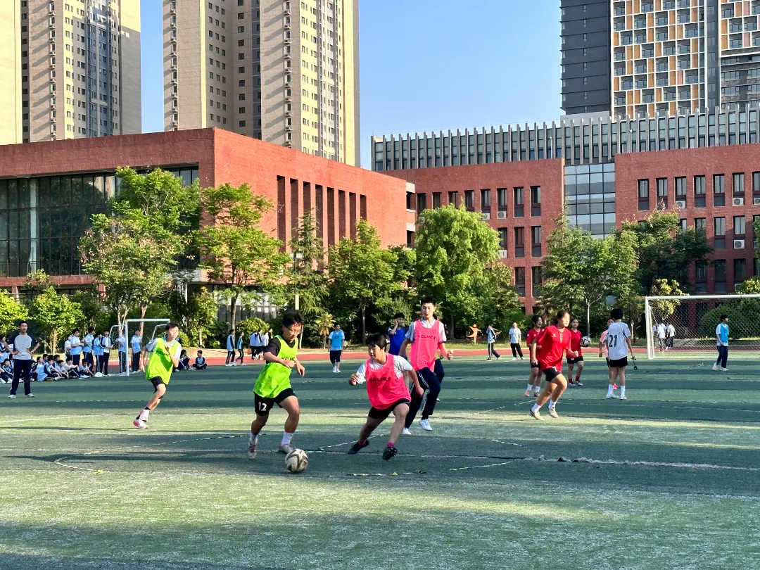 郑州市第五十八中学举行第四届“校长杯”校园足球班级联赛