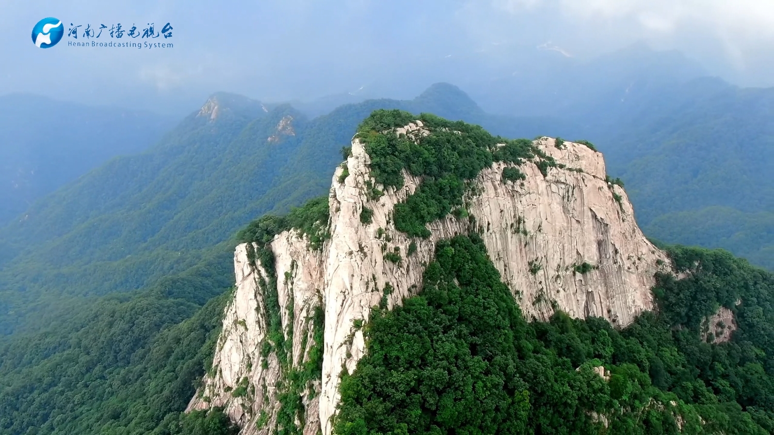 河南内乡：青山云雾绕 极目天地阔