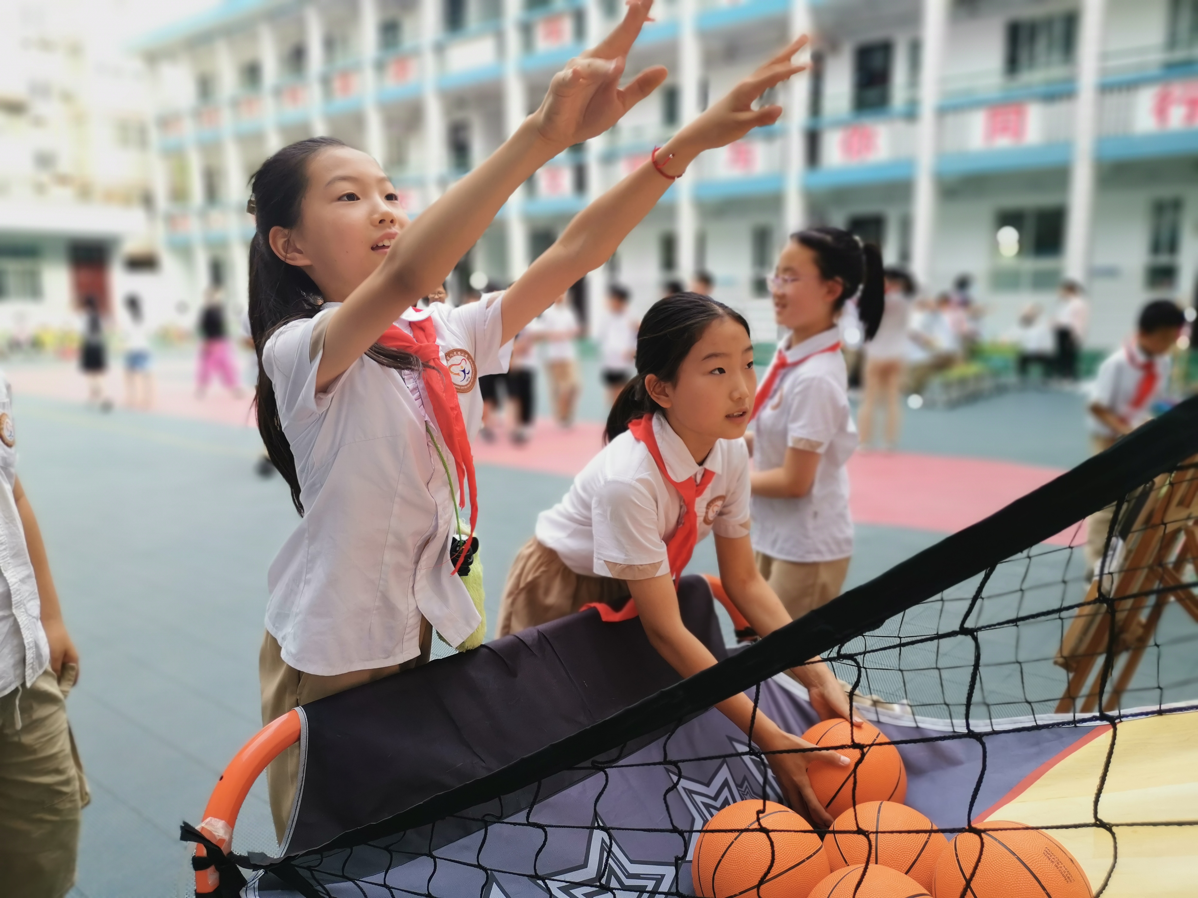 新乡卫滨区：游戏嘉年华  师生一起嗨